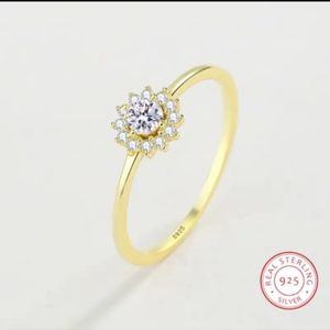 Luxurious and Delicate Flower 925 Sterling Silver Ring for Her.